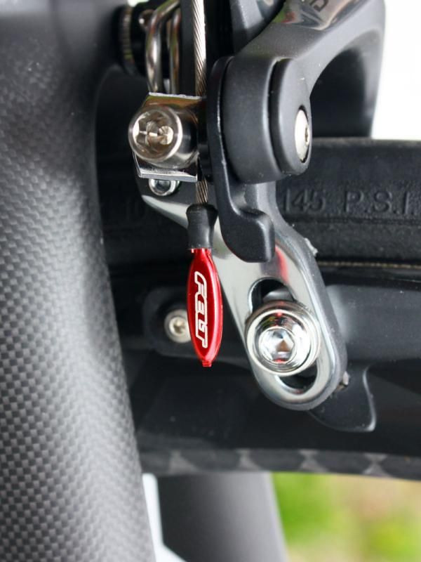Felt's F1 even includes these neat reusable 'Fray Done-a-way' cable ends.
