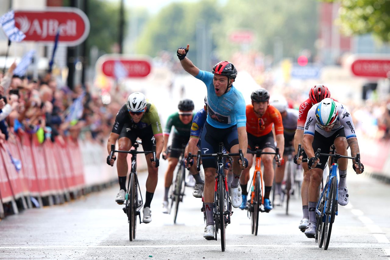 Ethan Hayter sprints to stage five victory and the leader&#039;s jersey at the 2021 Tour of Britain