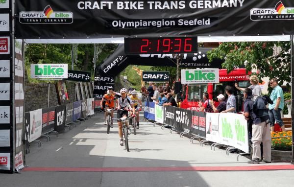 Thomas Litscher celebrates his victory in stage 3 at Trans Germany.