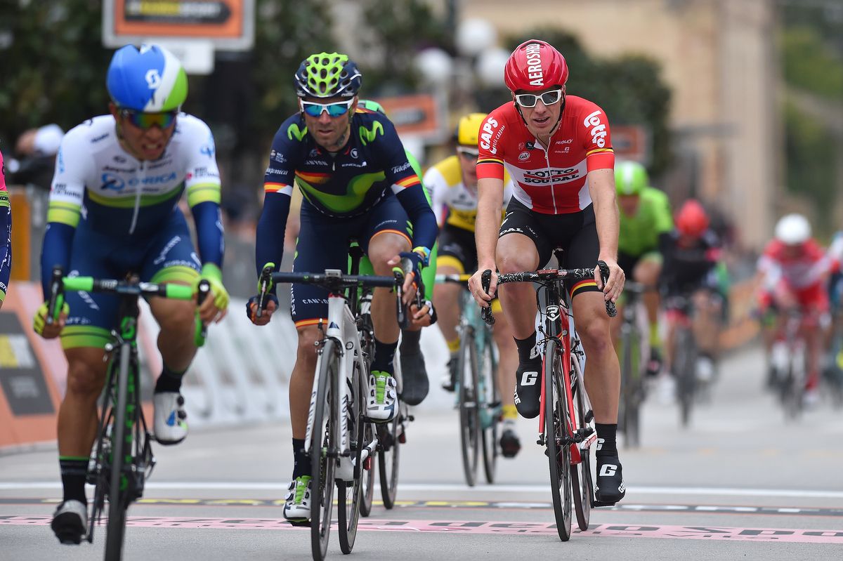 Alejandro Valverde and Jurgen Roelandts cross the line