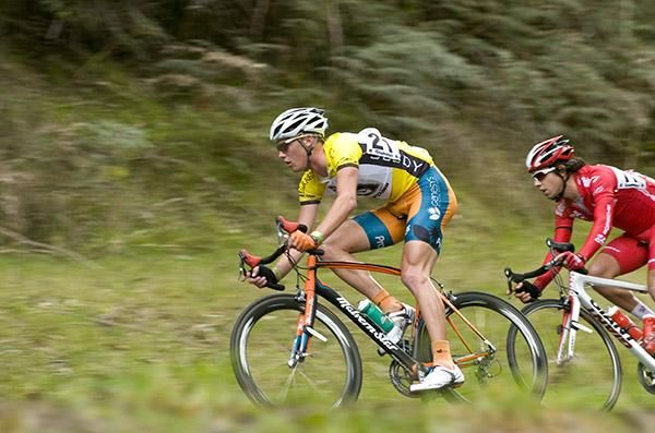 Tour leader Ben Grenda (Genesys Wealth Advisers) descends into a sharp right-hand corner during stage three.