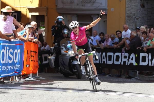 Marianne Vos (Nederland Bloeit) crushed the third stage to Fermo