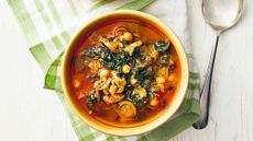 leek, spinach and chickpea soup