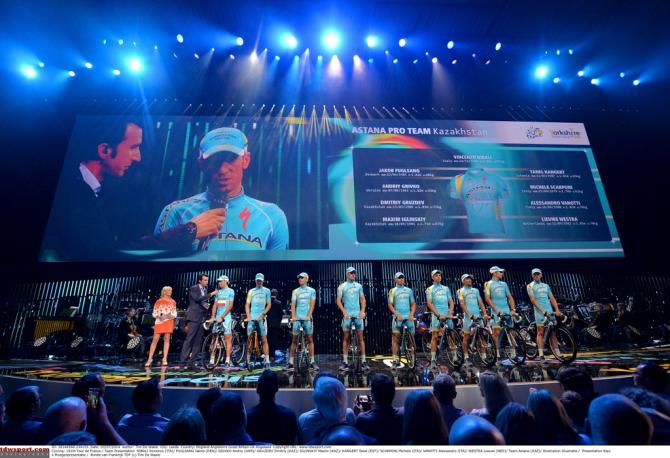 Nibali and his Astana teammates during the team presentation