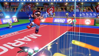 En skärmdump från träningsspelet Mario Tennis Aces, där Mario står på en tennisplan och spelar.
