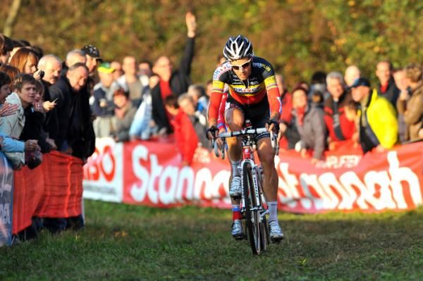 Albert with Pauwels on his wheel