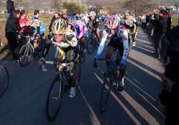 Mark Cavendish (HTC-Columbia) and Kurt Asle Arvesen (Sky) climb together