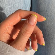 @raelondonnails yellow French tips