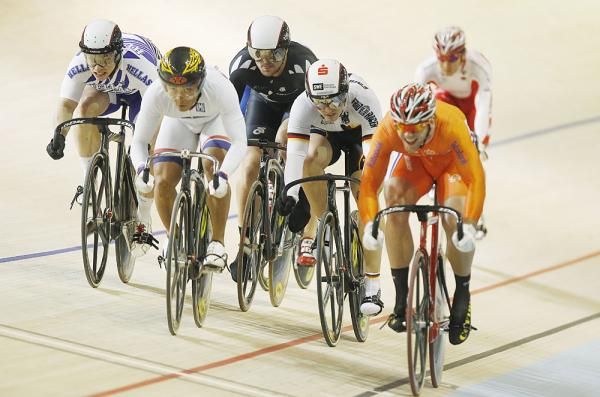 The action was heated in the men's keirin
