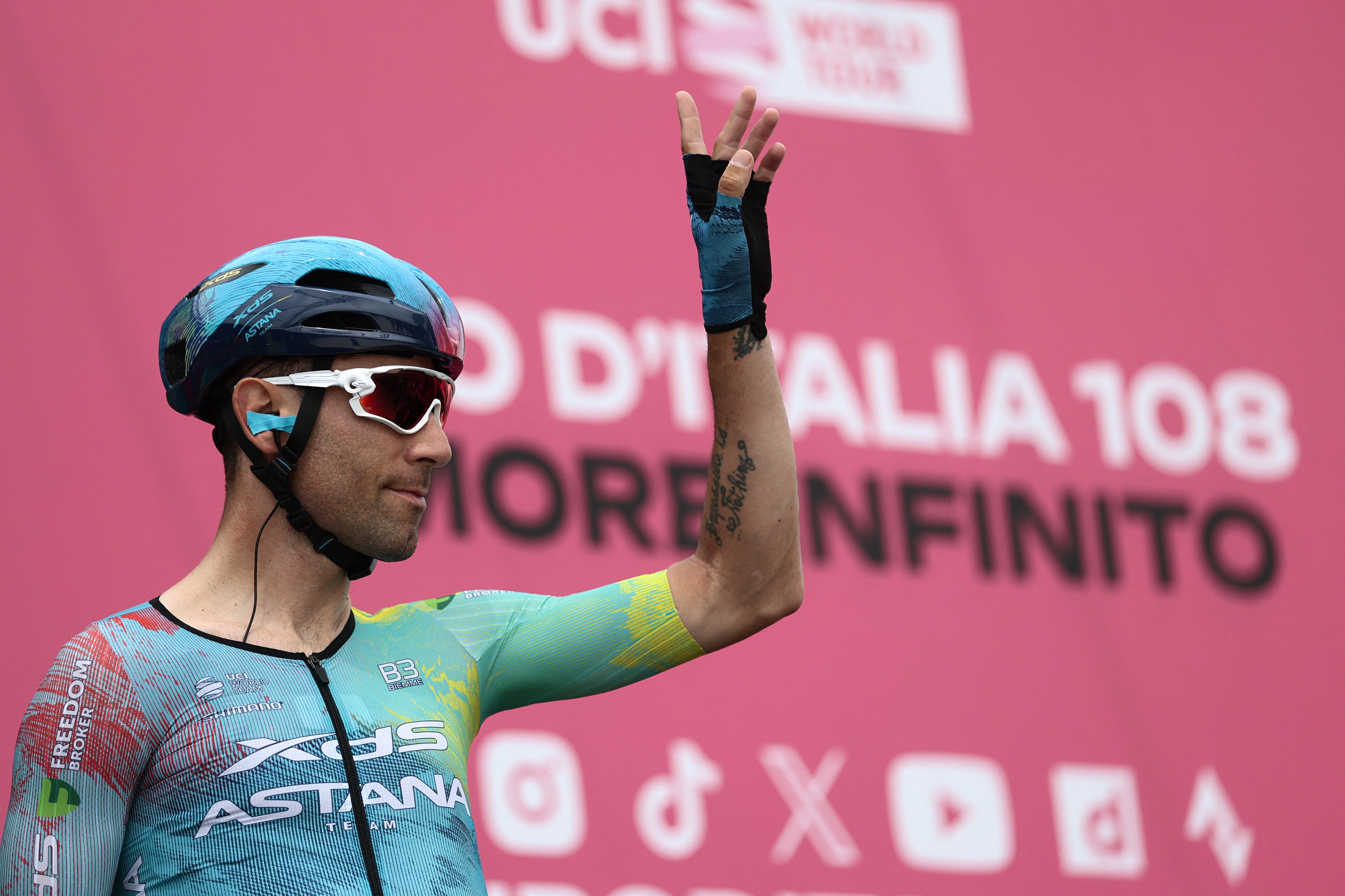 XDS Astana rider waving at the Giro d'Italia