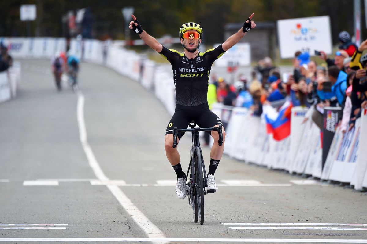 Adam Yates (Mitchelton-Scott) wins stage 5
