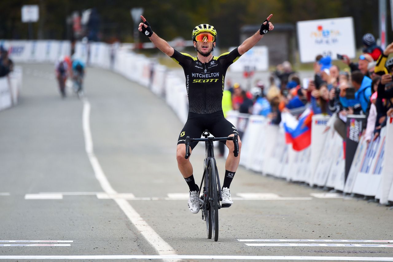 Adam Yates (Mitchelton-Scott) wins stage 5