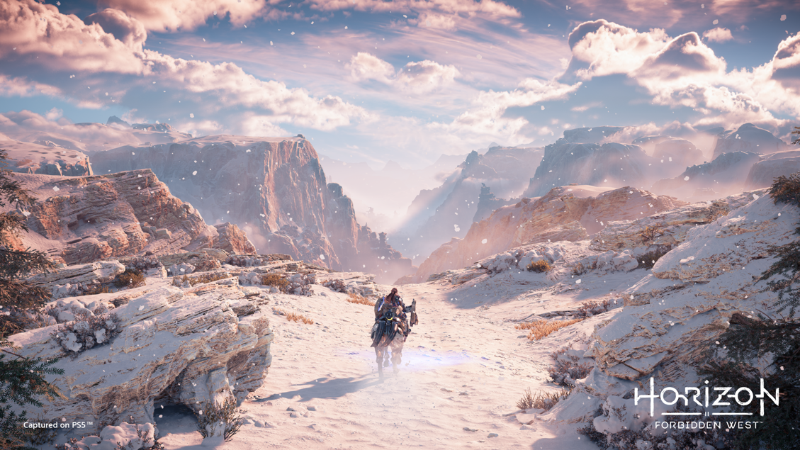 Aloy on the back of a mount walking through a snowy landscape alone