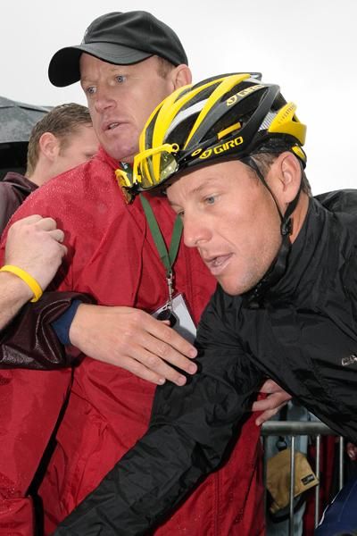 No doubt conscious of the atrocious weather conditions at the start of Stage 3, Lance Armstrong (Astana) left it until the very last minute to make his way from the Astana team bus to the start line.