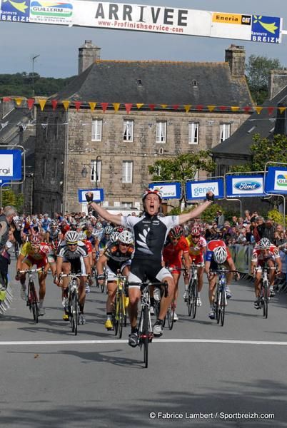Shane Archbold (New Zealand) celebrates his stage victory.