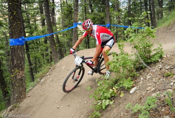 Todd Wells (Specialized) unclips on one of the switchbacks