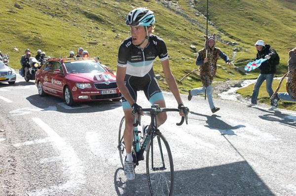 Andy Schleck (Leopard - Trek) stands up