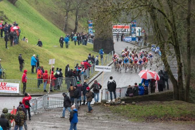 The sprint to the top of the start hill in Namur