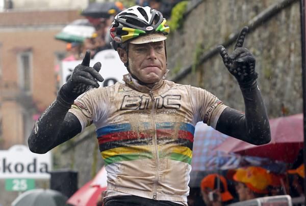 Cadel Evans (BMC) put in a stellar effort for the day, which ended in a stage 7 win at the Giro d'Italia.
