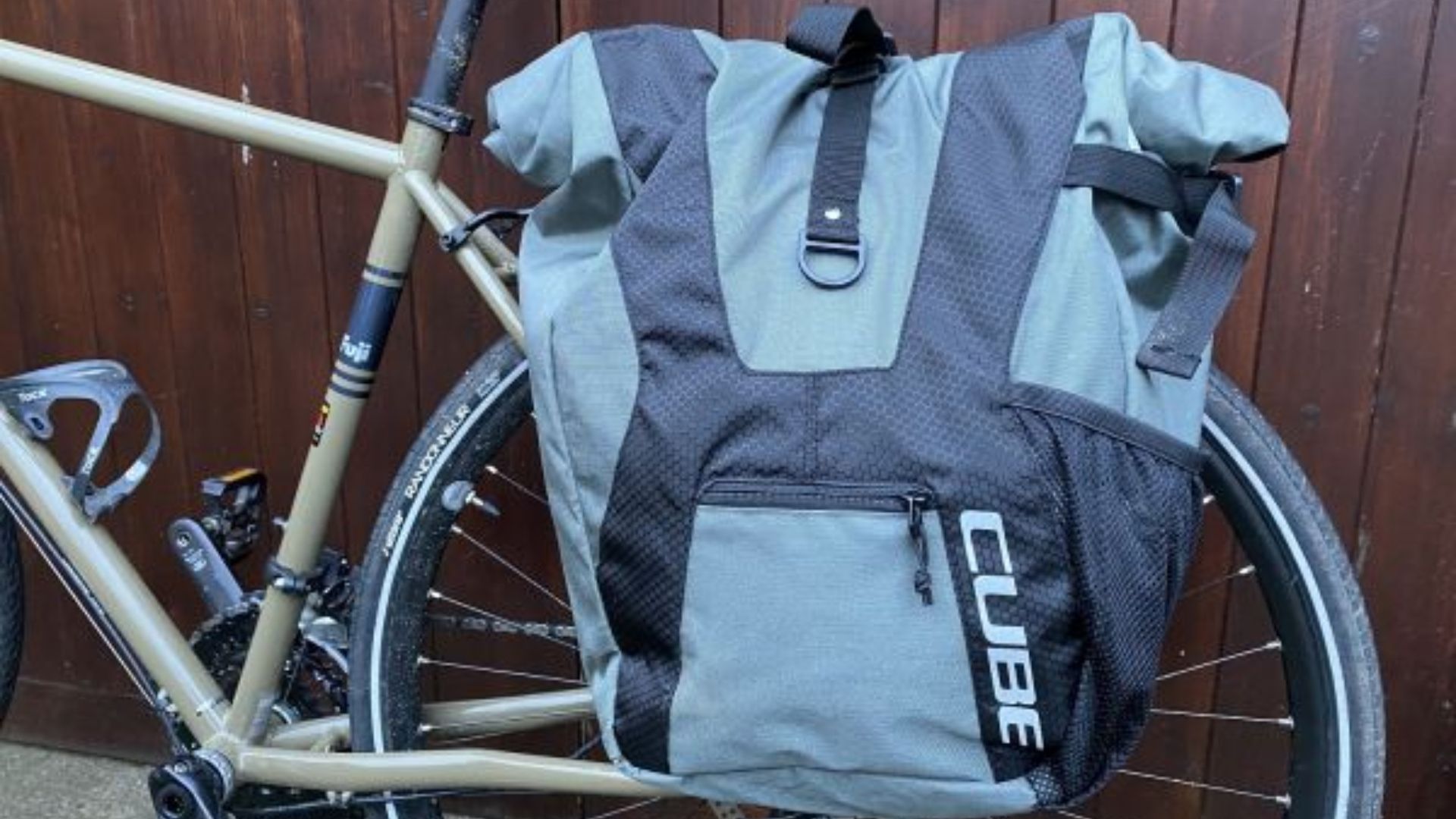 Image shows Cube Travel Pannier.