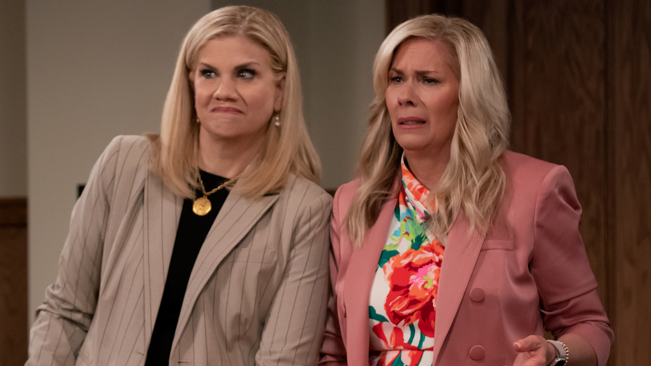 An angry Kristen Johnston stands next to a crying Leanne Morgan in an office in Leanne, S1 E1.