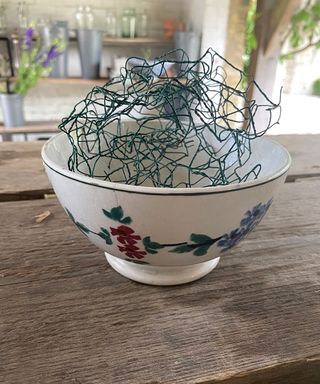 How-to-create-a-floral-table-display-with-Willow-Crossley-bowl
