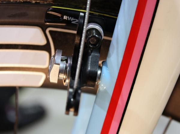 The Paul Components cantilever brakes fit on to special low-profile integrated pivots on the Edge Composites fork.