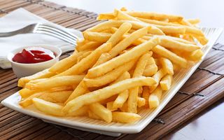 A plate of fries.