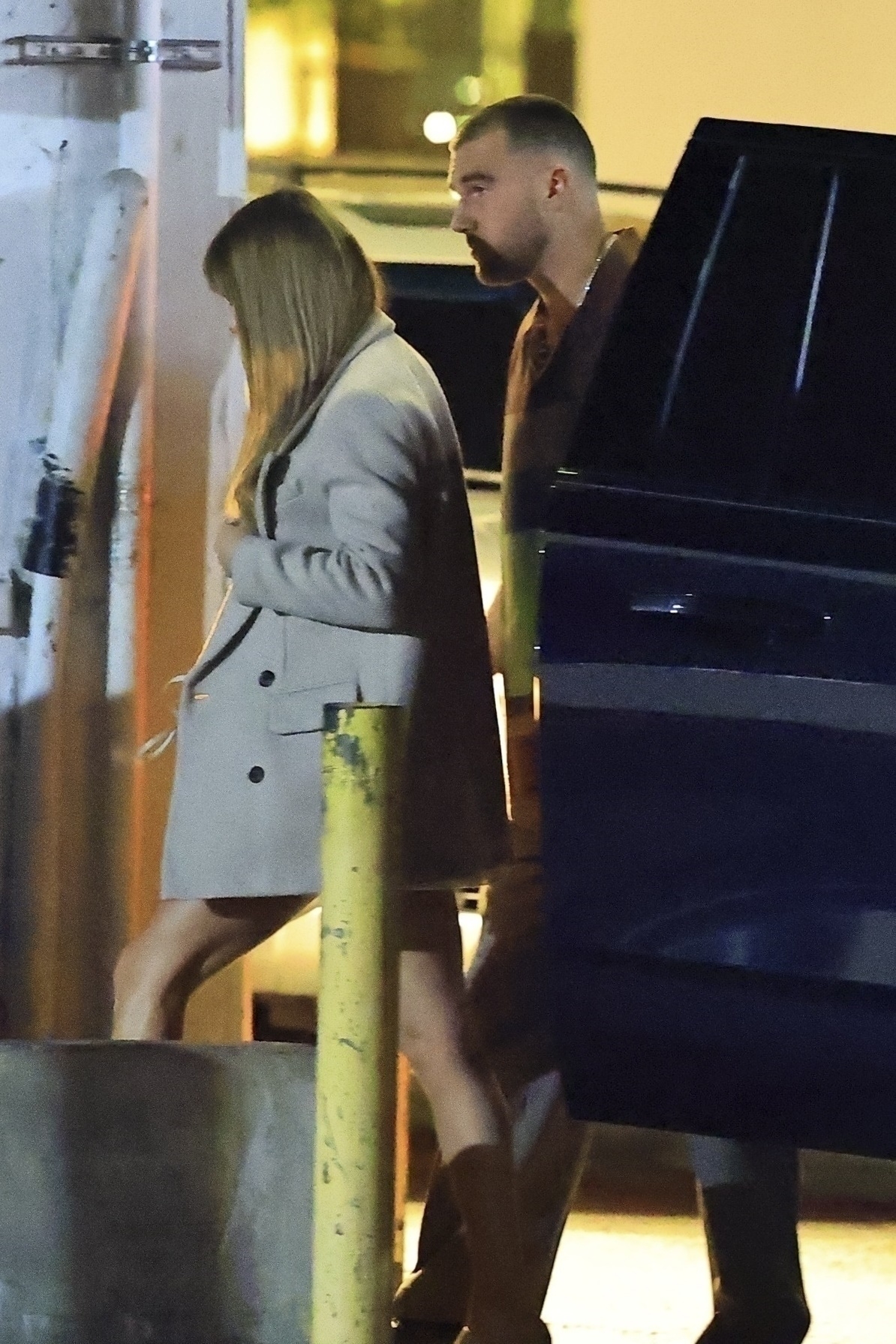 Taylor Swift joined Travis Kelce at date night in an oversize beige blazer
