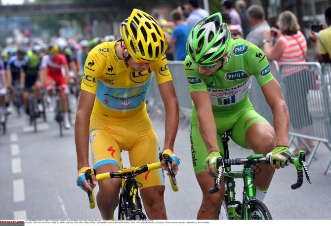Peter Sagan (Cannondale) checks out Vincenzo Nibali's yellow bike