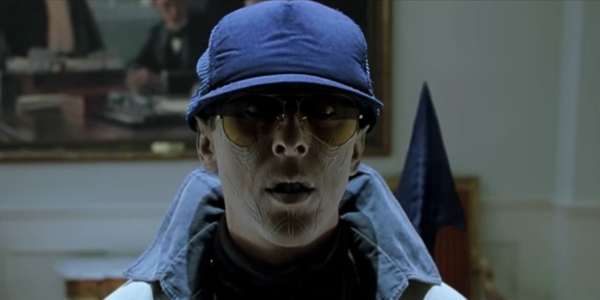Nightcrawler revealing his identity to a White House guard before hunting down the President