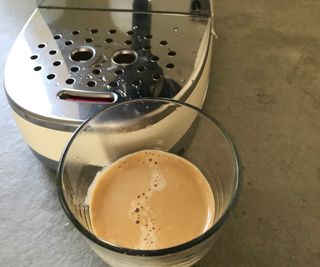 Smeg ECF02 coffee with a crema