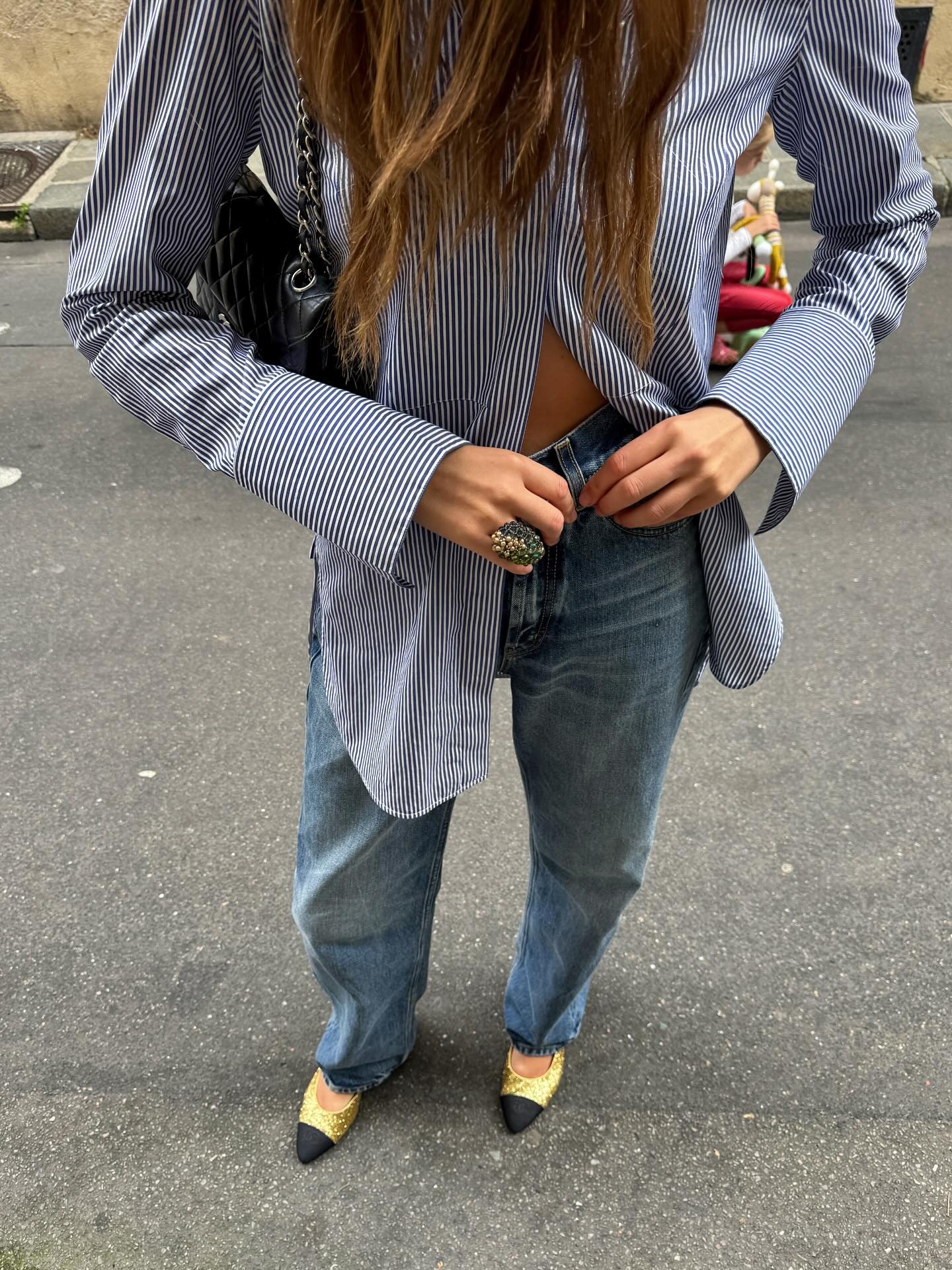 @saraloura wearing one of the spring 2026 shoe capsule wardrobe picks.