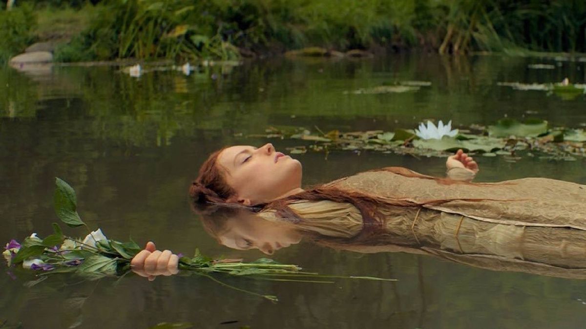 Alicent’s lake scene in House of the Dragon season 2 episode 7 reminds ...