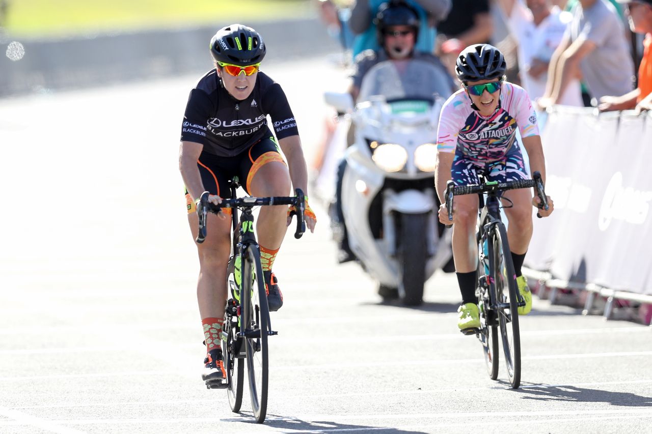 Chloe Hosking leads Valentina Scandolara
