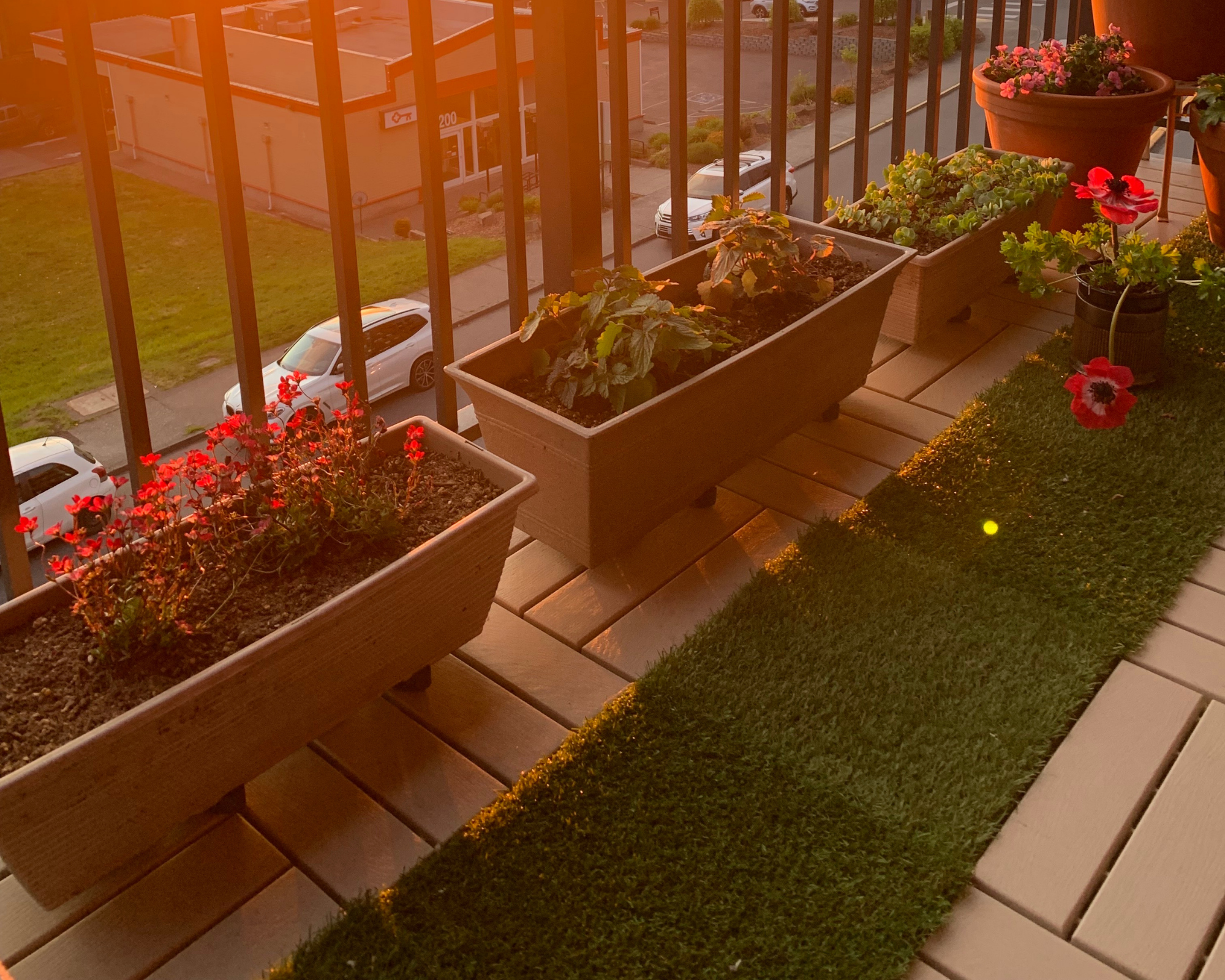 Ikea's RUNNEN deck tiles on a balcony.