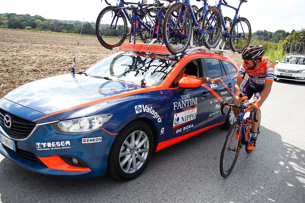 PierPaolo De Negri (Nippo - Vini Fantini) at the team car during stage 2 in Toscana