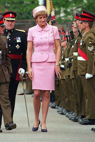 Princess Diana wears pink outfit