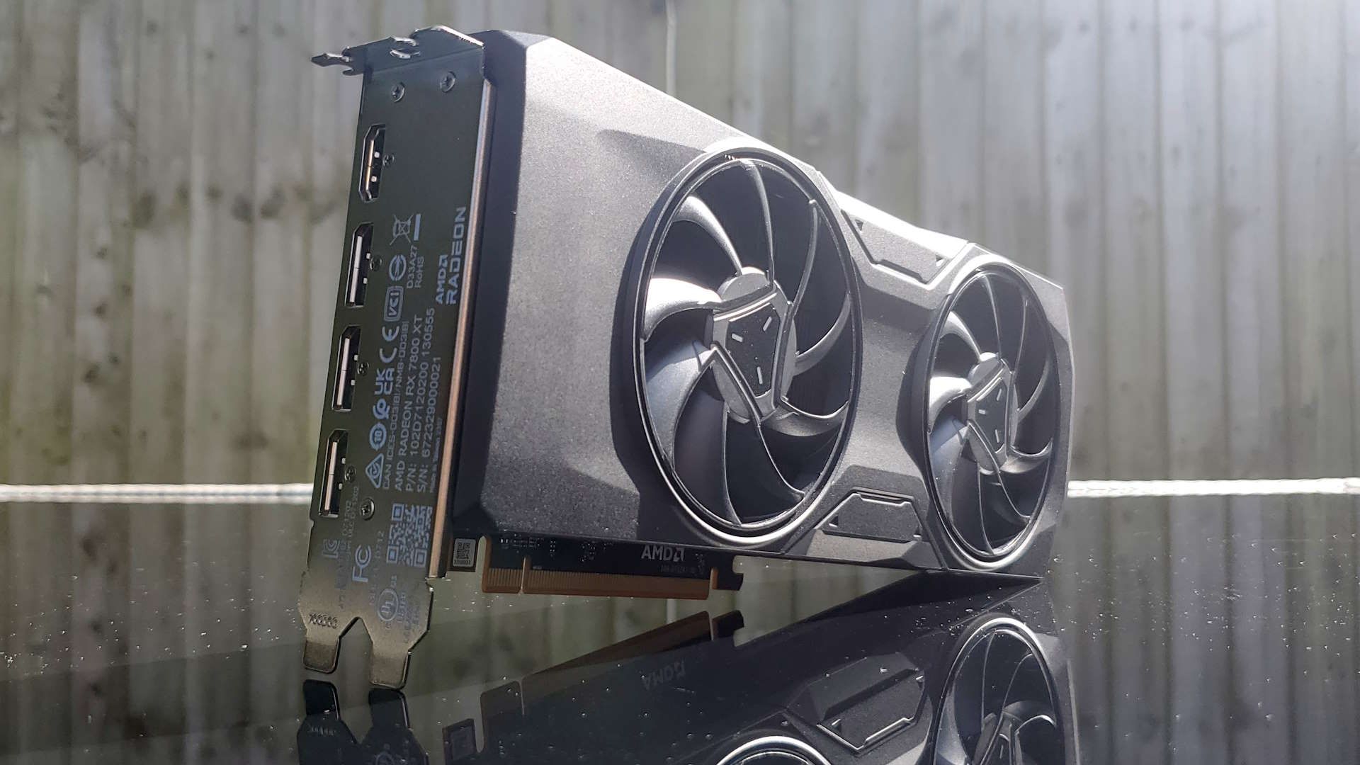 Early numbers indicate AMD's 7800 XT GPU is a hit. The 7700 XT not so ...