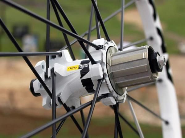 MAVIC CROSSMAX SLR 26インチ HE 100mm/135mm MAVIC CROSSMAX SLR 26インチ HE 100mm/135mm