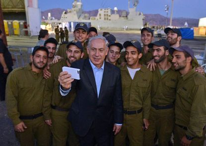 Benjamin Netanyahu: 'You're all slaves' to selfies and smartphones