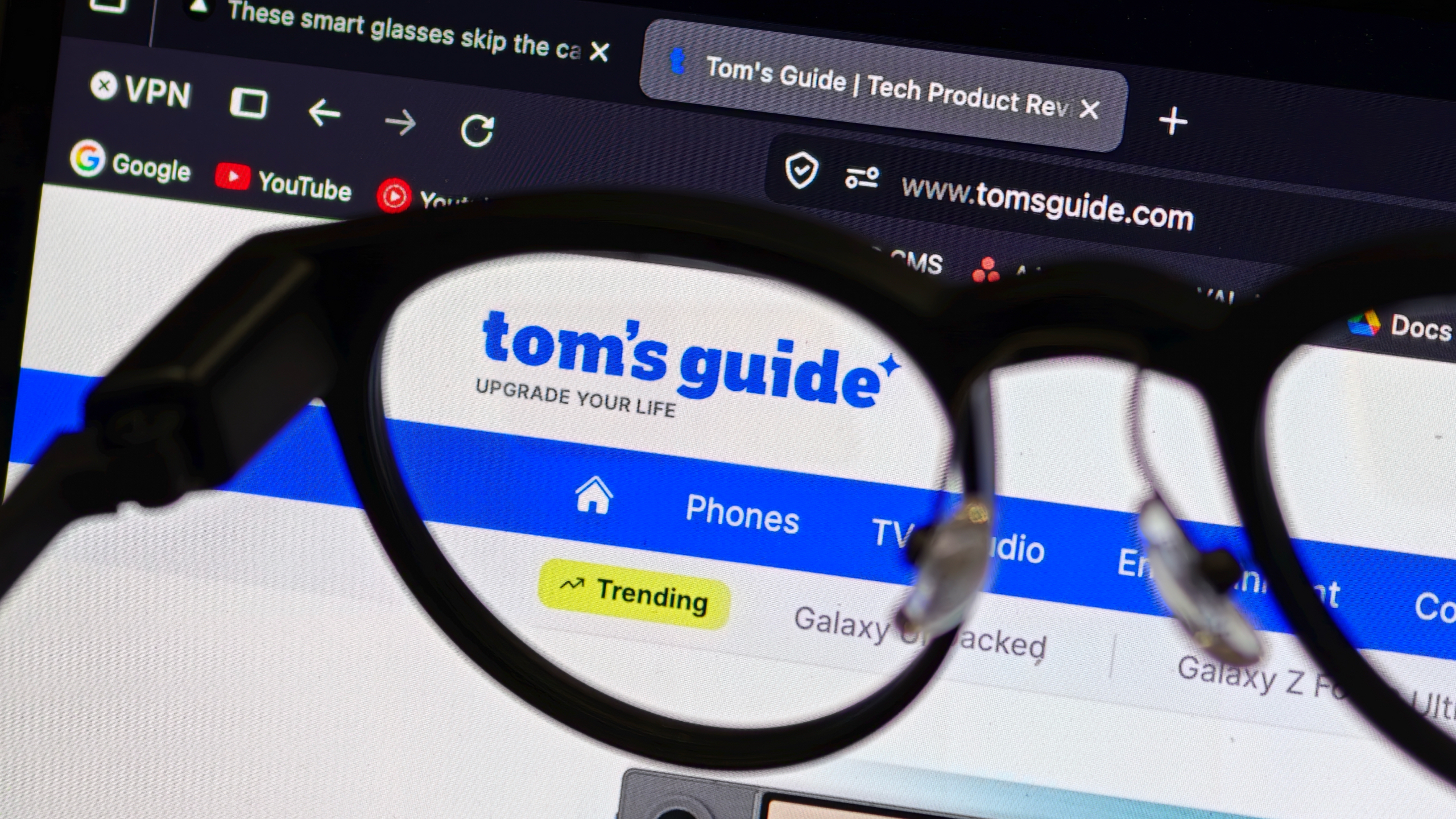 A picture of the XGIMI MemoMind One showcasing the Tom's Guide website
