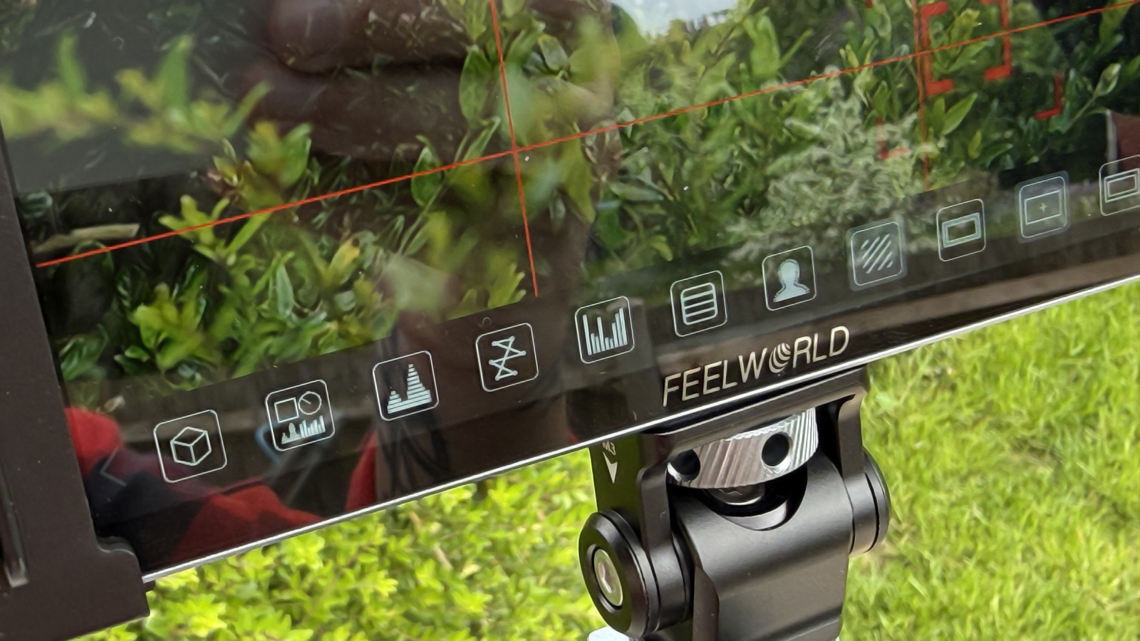 Feelworld P6XL field monitor