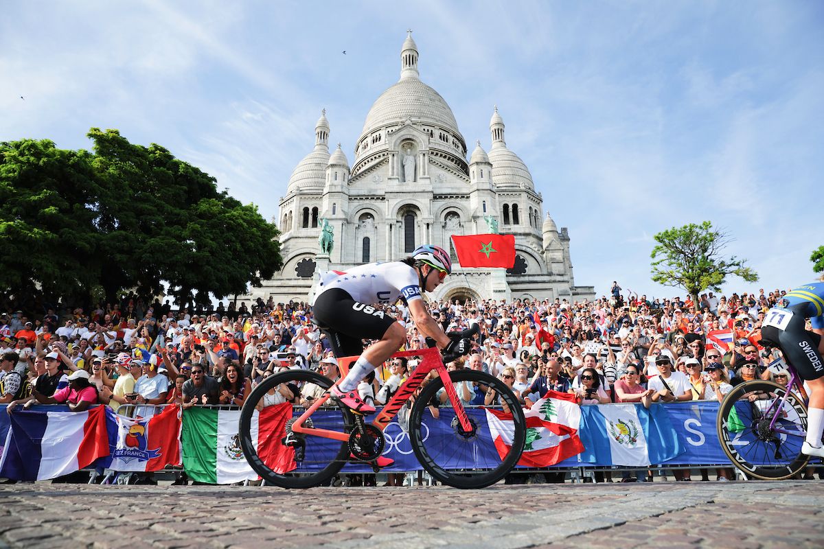 Picture by Ed Sykes/SWpix.com - 04/08/2024 - Paris 2024 Olympic Games - Cycling Road - Trocadero-Trocadero (158.0km) - Paris, France - Womenâ€™s Road Race - Chloe Dygert (USA) climbs the CÃ´te De La Butte Montmartre passing crowds outside Basilique du SacrÃ©-CÅ“ur de Montmartre.