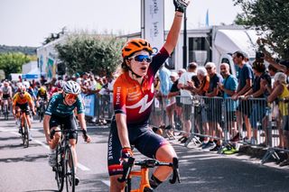 Daria Pikulik wins opening stage at the Tour de l'Ardeche