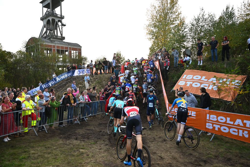 The first banking of the Maasmechelen World Cup caused a bottleneck