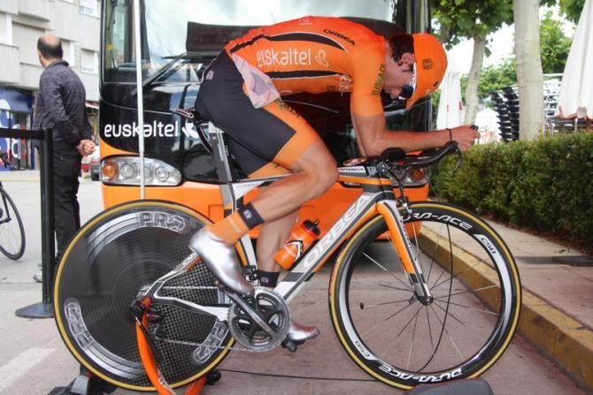 Jon Izaguirre (Euskaltel-Euskadi) warms up for Spain's TT championship
