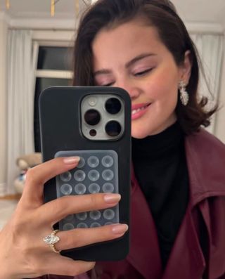 Selena Gomez in a mirror selfie