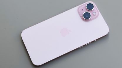 iPhone 15 APPLE (6.1'' - 128 GB - Rosa)