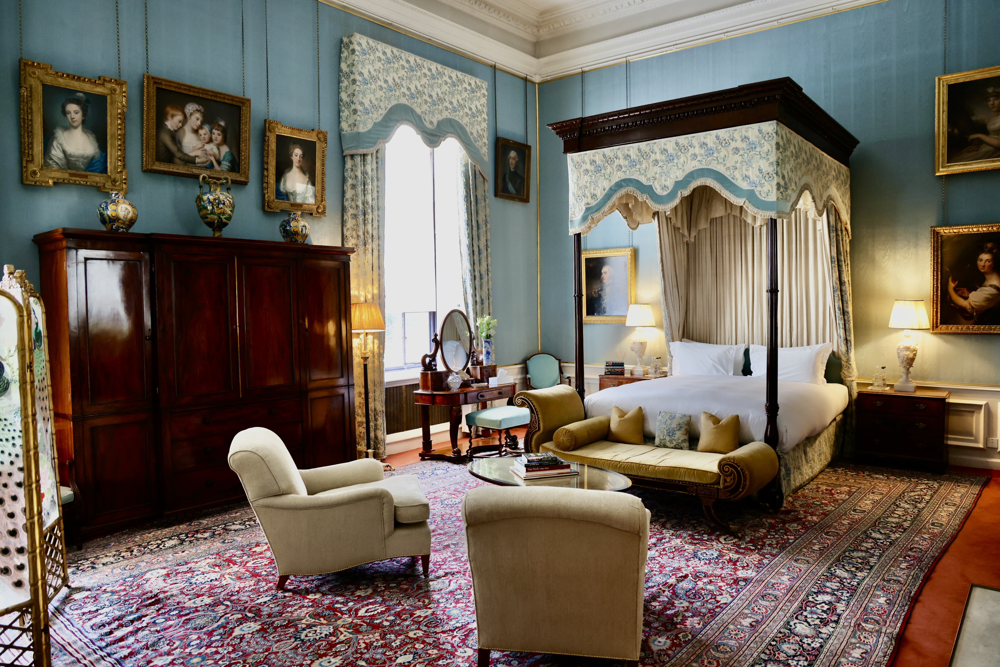 A canopy bed in a bedroom at Althorp House